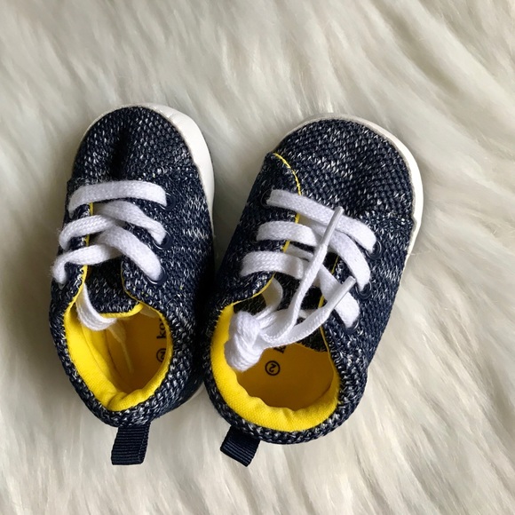 NWOT baby shoes - Picture 2 of 4